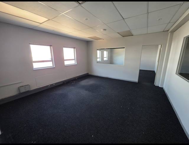 450M² WAREHOUSE TO LET IN STORMILL